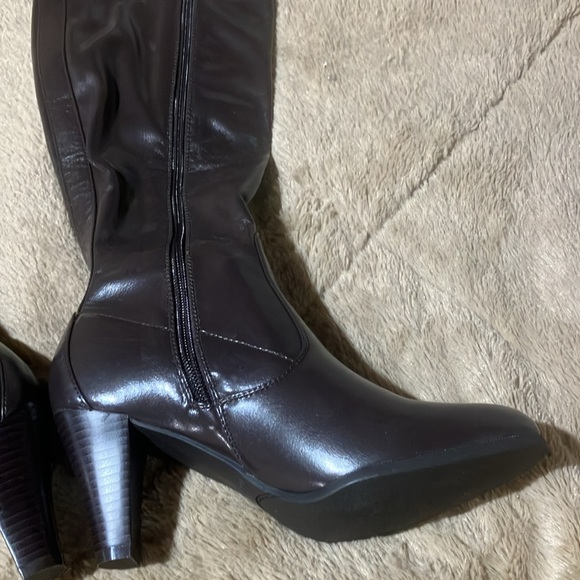 NWB. Never worn. Croft &Barrow knee high boots. Size 7.5 - Picture 2 of 7